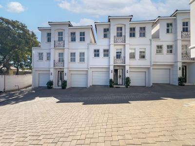 Triplex For Rent in Bryanston, Sandton