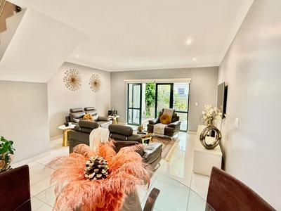Duplex For Sale in Bryanston East, Sandton
